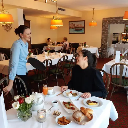 Schwarzwaldhotel Sonne Szálloda Baden-Baden