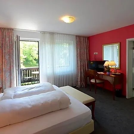 Отель Schwarzwaldhotel Sonne Баден-Баден